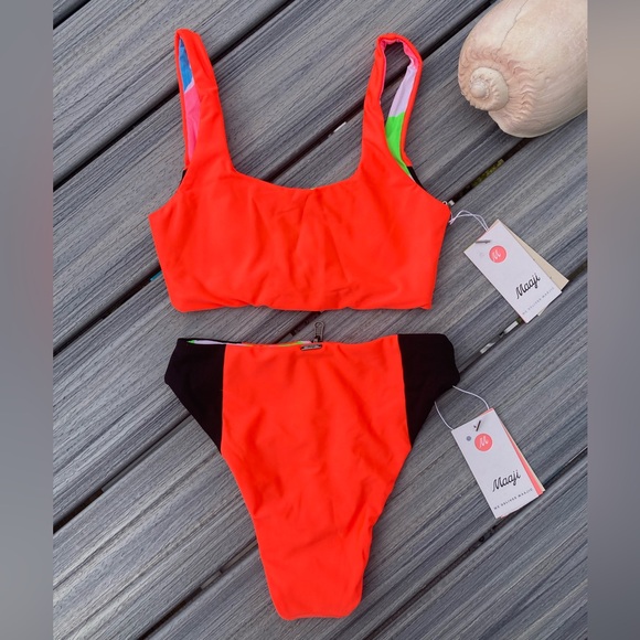 MAAJI Set - Fire Ninna Sporty Top and Mimmi High Waist Bottom - S - Picture 5 of 16